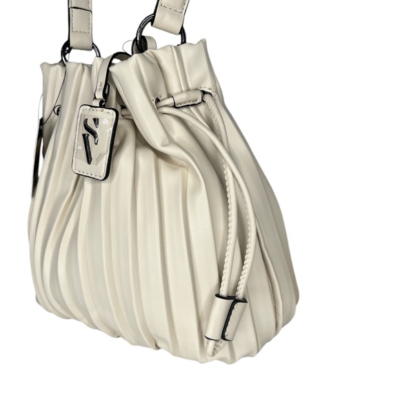 Simply Vera Vera Wang Jalessa Bucket Bag - Picture 7 of 12